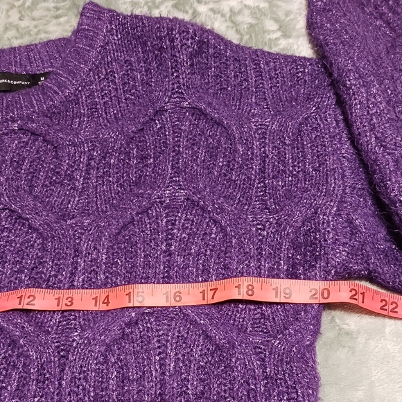 New Long Sleeve Horseshoe Cable Knit Sweater - New York & Company - Picture 5 of 7
